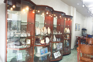 テルミーインターナショナル店内